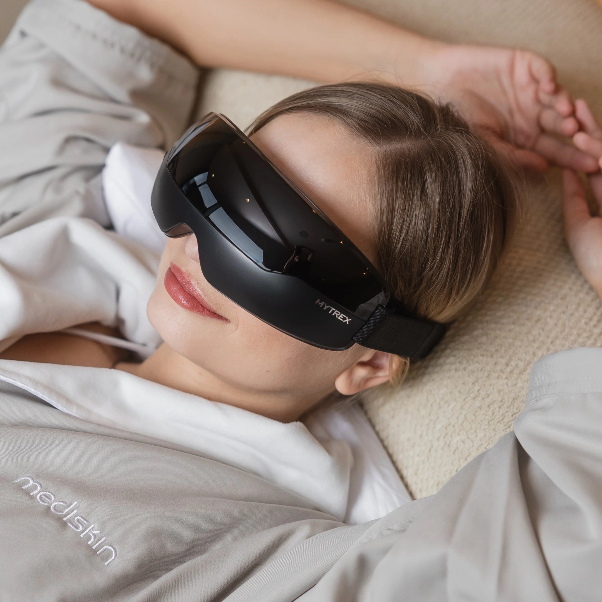 Японський гаджет для догляду за зоною очей iRhythm · MYTREX